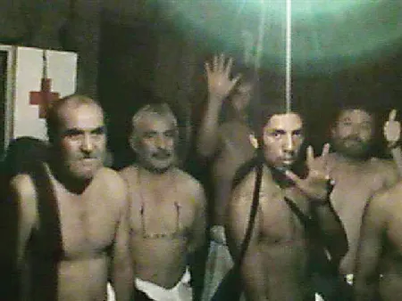 Các thợ mỏ dưới hầm tỏ dấu hiệu tự tin