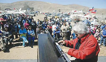 Biểu diễn âm nhạc động viên tinh thần thợ mỏ và thân nhân