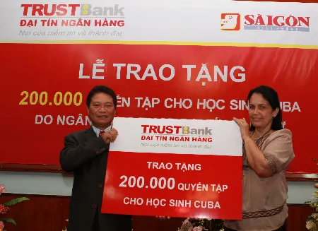 Trao tặng 200.000 quyển tập cho học sinh Cuba