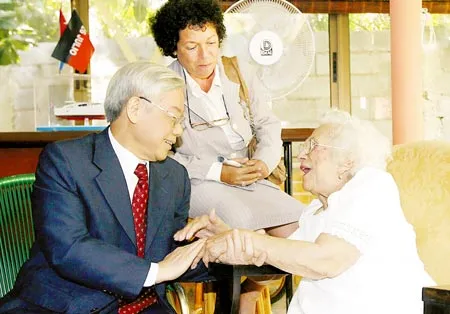 Ngày 6-9, tại thủ đô La Habana (Cuba), Chủ tịch Quốc hội Nguyễn Phú Trọng thăm đồng chí Melba Hernamdez, Anh hùng Moncada, Chủ tịch nhóm nghị sĩ hữu nghị Cuba - Việt Nam.