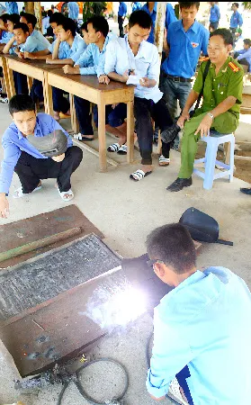 Giáo dục thanh thiếu niên hư tại Đà Nẵng: Tham quan... trại giam