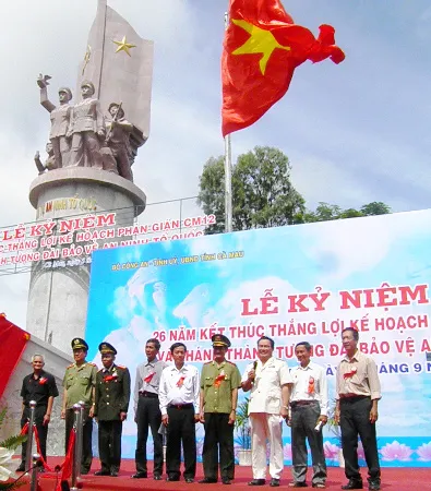 Kế hoạch CM12 và những người ẩn mặt