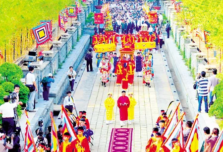 Nghi thức rước lễ tại Đền tưởng niệm các Vua Hùng trong Công viên Lịch sử Văn hóa dân tộc TPHCM. Ảnh: VIỆT DŨNG