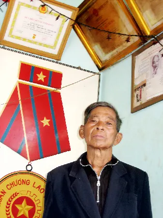 Anh hùng Lao động Rơ Mah Klum: Lo dân làng no cái bụng, cái chữ