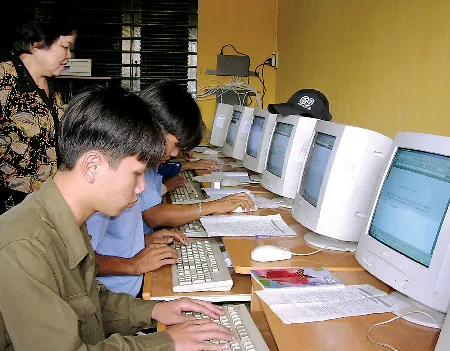 Người sau cai nghiện được học nghề tại Trung tâm Phú Văn.Ảnh: HỒ VIỆT