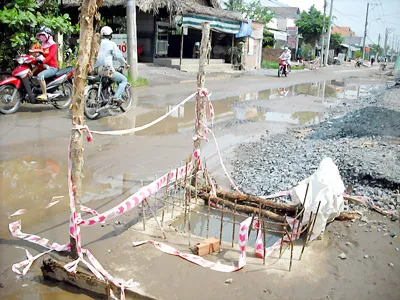 Để tránh tai nạn đau lòng, những rào chắn kiểu này phải sớm được tháo dỡ.