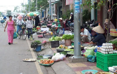 Buôn bán giữa đường nhếch nhác