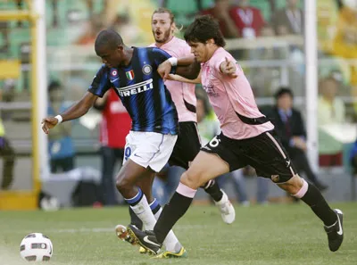 Vòng 3 - Serie A 2010-2011: Inter Milan trở lại tốp đầu