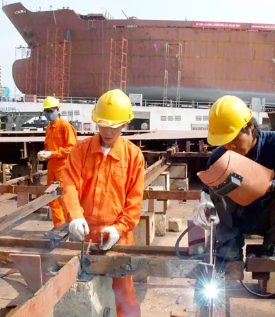 Tăng trưởng dựa vào đổi mới thể chế và công nghệ