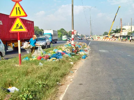 Dải phân cách thành bãi rác