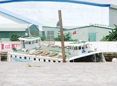 Đụng chìm phà tại cụm phà Vàm Cống: Hàng trăm hành khách thoát chết