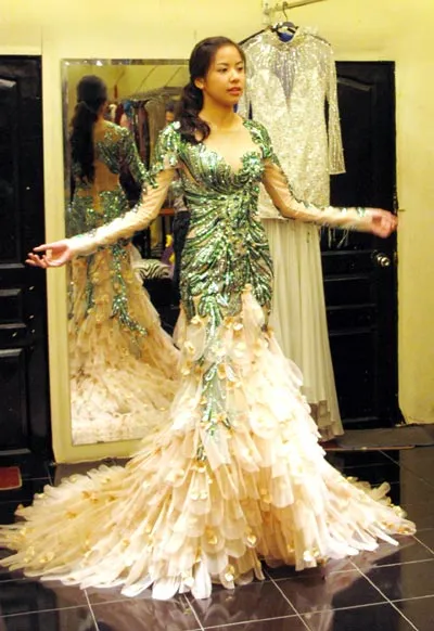 Kiều Khanh trong trang phục dạ hội