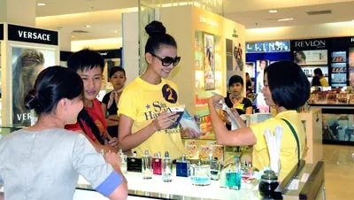 Săn hàng cùng sao tại Parkson nhân tháng khuyến mại 2010