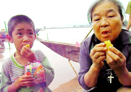 Thương lắm người dân vùng lũ