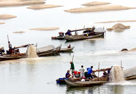 Tận diệt tài nguyên khoáng sản - Bài 3: Đất ven sông - mồi hà bá