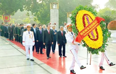 Lãnh đạo Đảng, Nhà nước vào Lăng viếng Chủ tịch Hồ Chí Minh Ảnh: MINH ĐIỀN