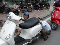 A white Diamond Blue scooter parked in front of a Vespa LX (Photo: Thanh Nien)