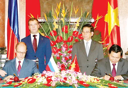 Chủ tịch nước Nguyễn Minh Triết và Tổng thống Nga D.Medvedev chứng kiến lễ ký Hiệp định hợp tác xây dựng nhà máy điện hạt nhân tại Việt Nam.