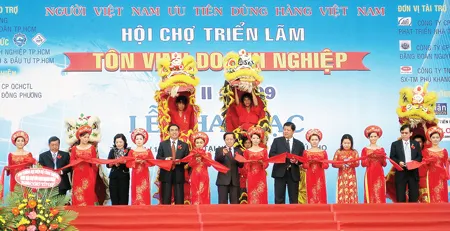 Lễ khai mạc Hội chợ–Triển lãm Tôn vinh Doanh nghiệp 2009 – Tiền thân của Hội chợ–Triển lãm Tôn vinh hàng Việt Nam 2010