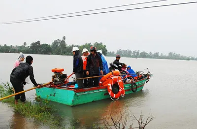 TP Quy Nhơn (Bình Định), Tuy Hòa (Phú Yên) ngập sâu trong nước ảnh 3