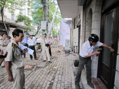 Cưỡng chế di dời hộ dân tại 61 Lê Thánh Tôn, khu Eden, Quận 1