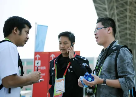 Toát mồ hôi tìm nhà thi đấu