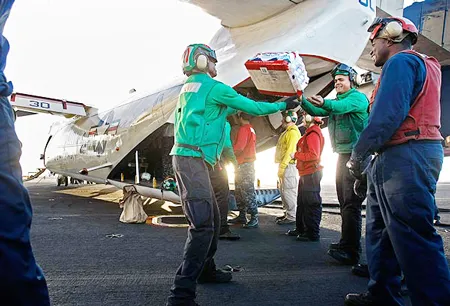 Du thuyền gặp nạn chở 4.500 hành khách đã về đất liền ảnh 3