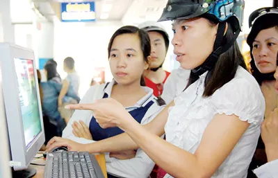 Ngày đầu tiên bán vé tàu tết qua Internet: Khó đặt chỗ