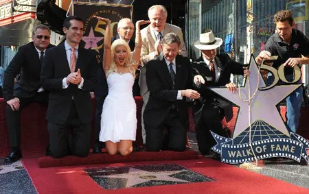 Christina Aguilera nhận ngôi sao thứ 2.423 trên Đại lộ danh vọng ảnh 3