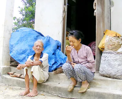 Người tối mắt chăm lo kẻ mù lòa