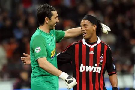 Gigi Buffon: “Milan sẽ thắng Scudetto!”