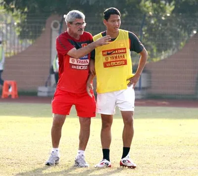 Tuyển Việt Nam trước AFF Cup 2010 - Thầy Tô nhún nhường