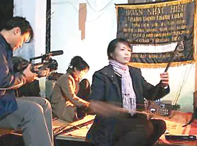 Một cảnh làm phim Khóc mướn của đạo diễn Lan Phương.