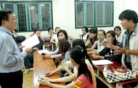 Cấp bằng tốt nghiệp theo mẫu mới  - Nhà trường lúng túng, sinh viên lãnh đủ