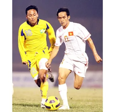 Giao hữu từ thiện: Sông Lam Nghệ An - Tuyển Việt Nam 1-1, Phơi bày tử huyệt!
