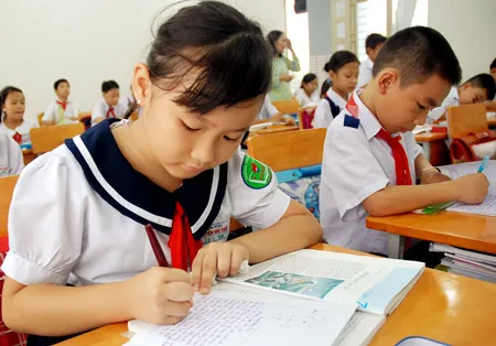 Triển khai chương trình tiếng Anh tăng cường lớp 1 - Nơi khó, nơi không