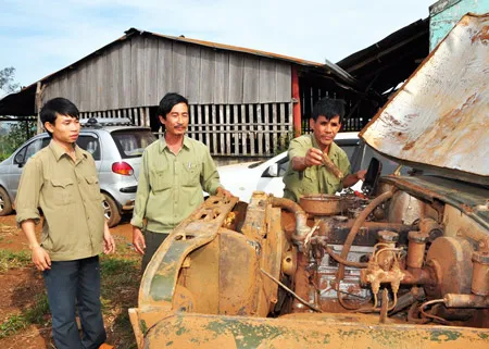 Lâm tặc cướp súng, tấn công bảo vệ