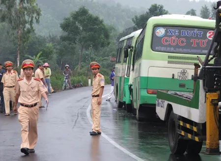 Phú Yên: Xe buýt tông nhau, 25 hành khách đi cấp cứu