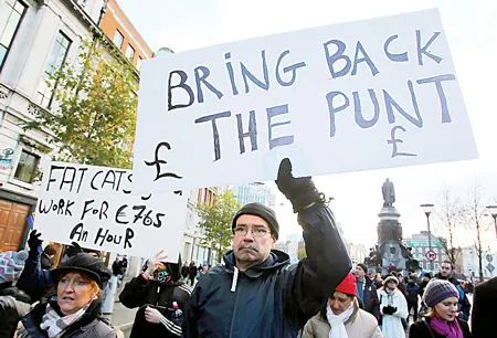 Châu Âu - khủng hoảng nợ lan rộng