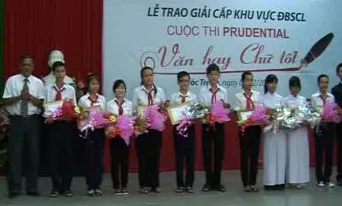 Lễ trao giải cuộc thi Prudential Văn hay - Chữ tốt 2010 ĐBSCL: Bồi đắp nhân tài vùng đất “chín rồng” ảnh 4
