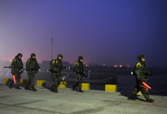 South Korean Marines patrol along the seashore on Yeonpyeong Island on December 1, 2010. AFP