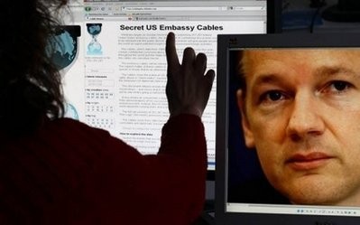 This illustration taken on November 30, 2010 in Schwerin, northeastern Germany, shows a woman looking at the WikiLeaks website featuring a picture of the organisation's founder Julian Assange