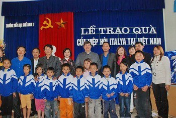 Icham sends love towards Central provinces ảnh 1