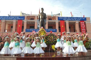 Most important is the tremendous improvement in the lives of millions of people who were able to afford more and better food and to improve their housing. This resulted in the next generations of Vietnamese children growing up taller and healthier.