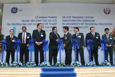 Representatives of GE and university at the inauguration ceremony ( Photo:GE Courtesy)