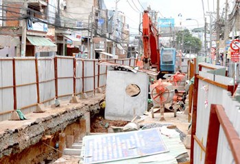 The construction of road works will stop during the western and lunar New Year holidays (Photo: SGGP)