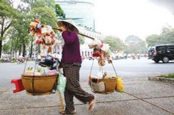 Nearly 57 percent of the migrants in HCMC and Hanoi are without health insurance cards