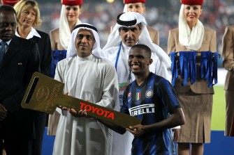 Samuel Eto'o (C) poses with a giant key after winning a car following his team's 2010 FIFA Club World Cup final football match against TP Mazembe. AFP