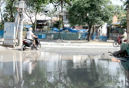 Trời không mưa, đường vẫn… ngập