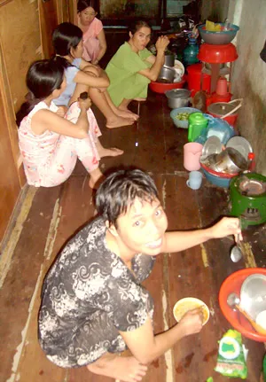 Công nhân thời “bão giá” ảnh 2